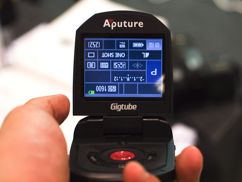 <b>必要に応じて画面を180度回転できる</b>