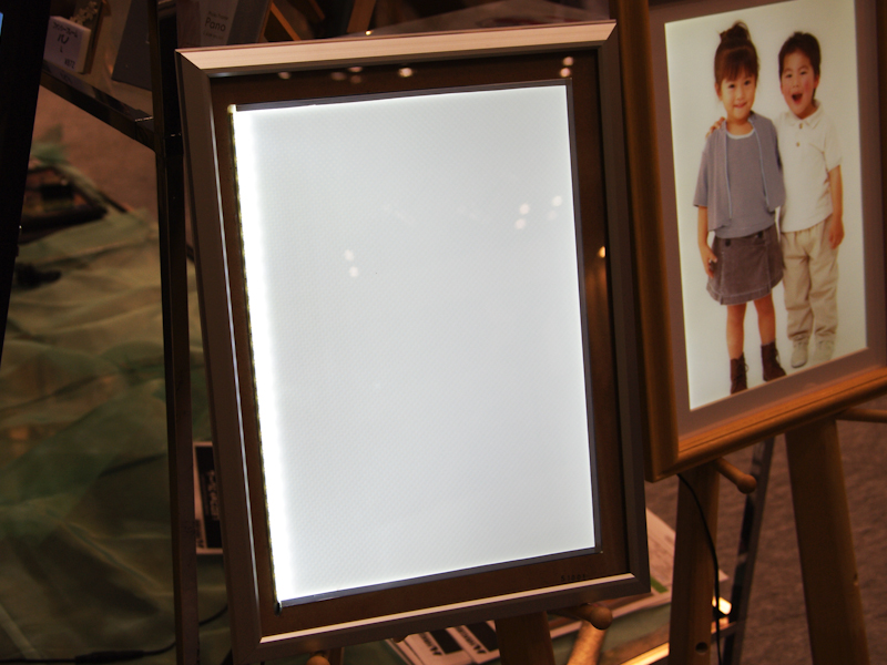 <b>片側側面から光を照射する</b>