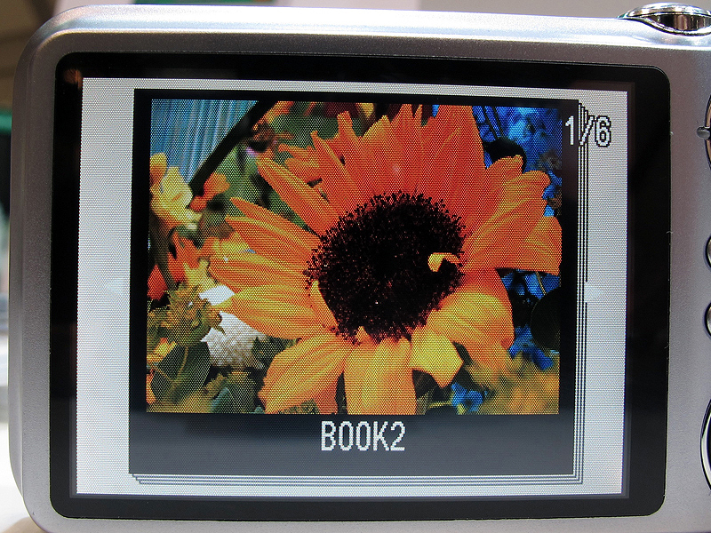 <b>カメラ内で完成したフォトブックを再生できる</b>