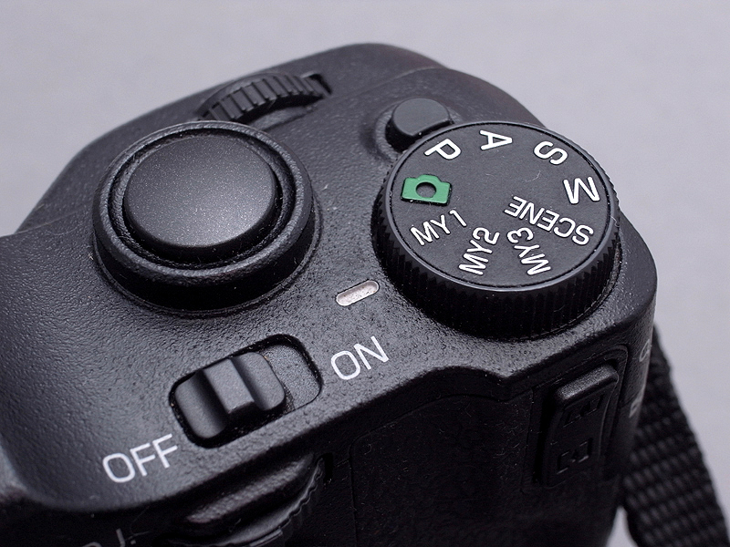 <b>GXR ボディのモードダイヤルには、撮影スタイルに合わせた「マイセッティング」が3種類（MY1～MY3）登録できる。どんな内容を登録するかが、GXRの使いこなしの肝となる。ぼくは「MY1」に「スナップ用カメラ」としての設定を登録している</b>