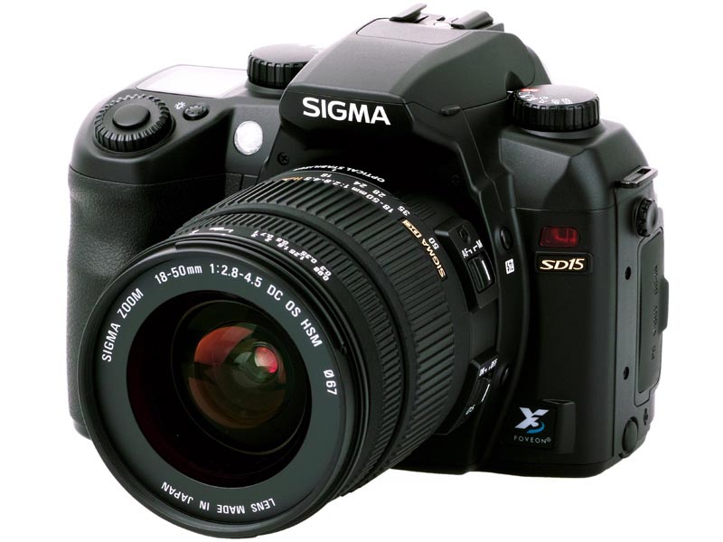 <b>SD15。装着レンズはスターティングキットに付属する18-50mm F2.8-4.5 DC OS HSM</b>
