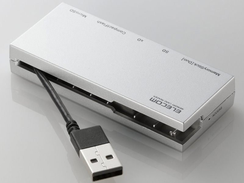 <b>いずれも、ケーブル収納式を採用した</b>