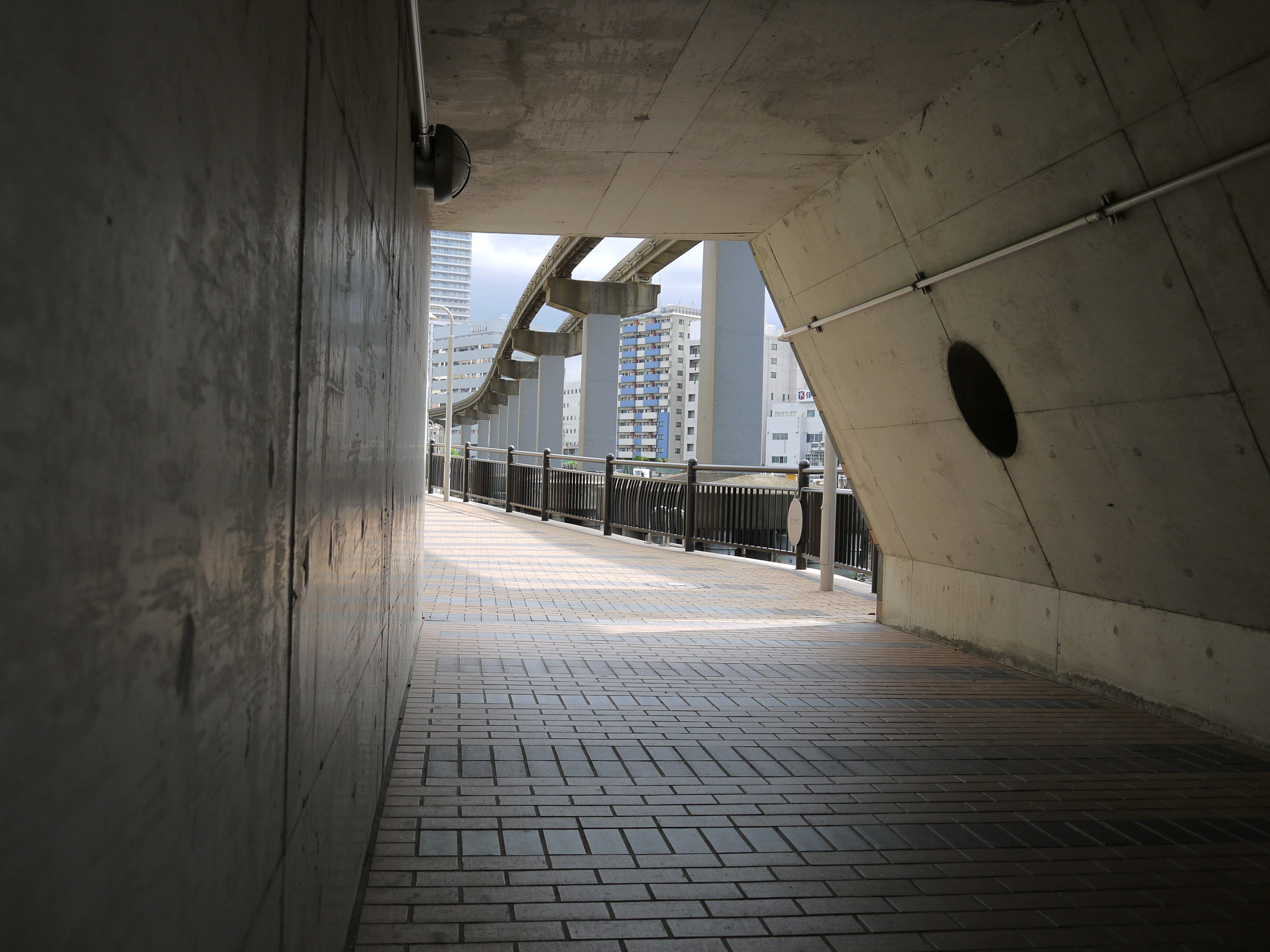 <b>暗部補正：強</b>