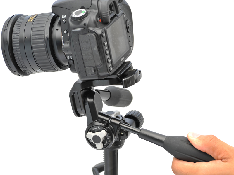 <b>オイルフリュードによりなめらかな動作を実現するとしている</b>