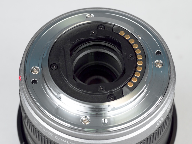 <b>マウント面。フィルターホルダーにはシート状のフィルターを差し込める</b>