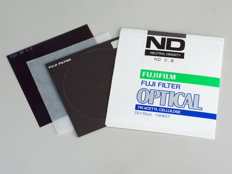 <b>例えば、富士フイルムのND 0.6。ND4相当の減光（2段分）が可能だ</b>