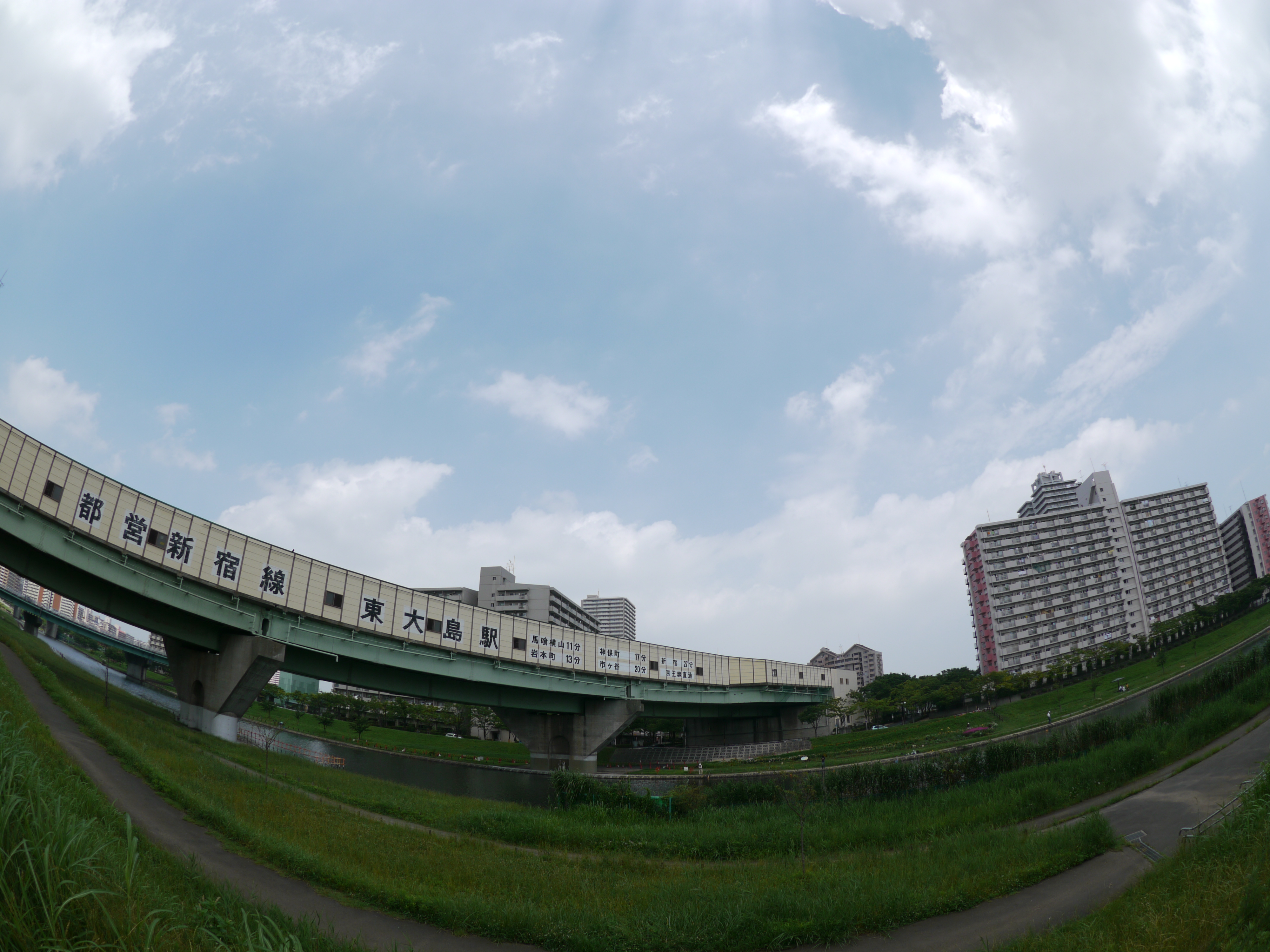 <b>4：3<br>DMC-GH1 / LUMIX G Fisheye 8mm F3.5 / 約4.9MB / 4,000×3,000 / 1/1,000秒 / F5.6 / 0EV / ISO100 / WB:晴天</b>