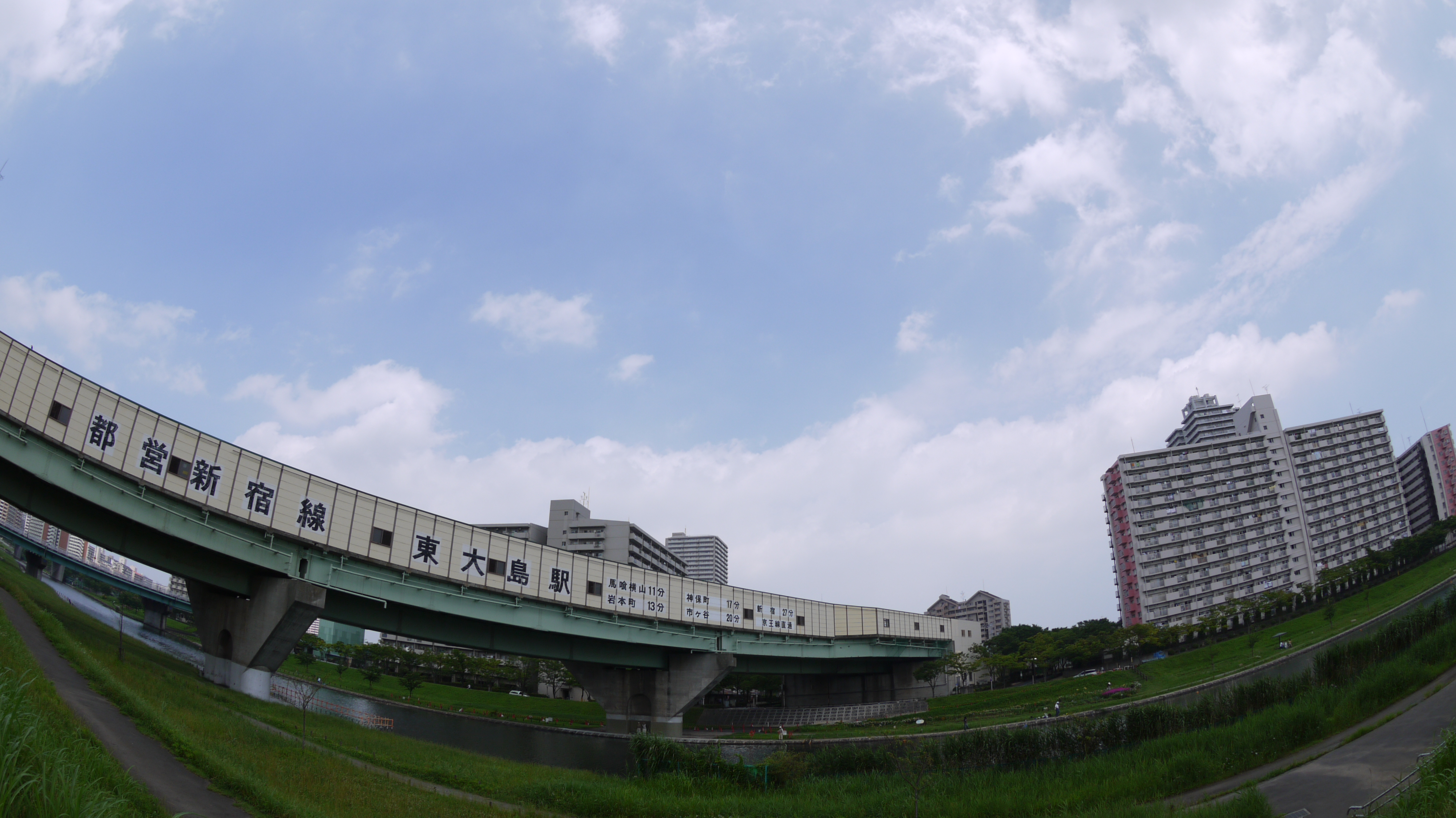 <b>16：9<br>DMC-G1 / 8mm F3.5 EX DG Circular Fisheye / 約3.2MB / 4,000×2,248 / 1/800秒 / F5.6 / 0EV / ISO100 / WB:晴天</b>