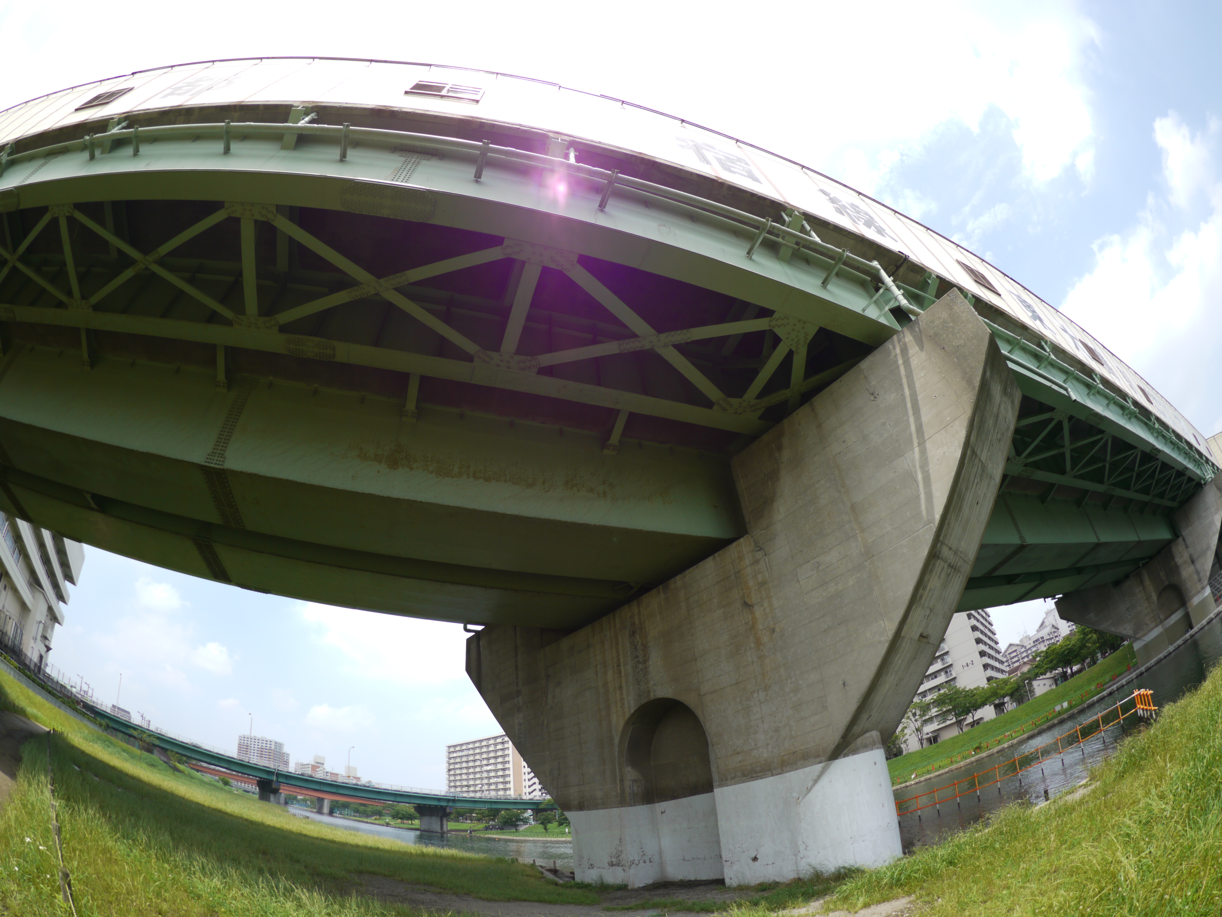 <b>DMC-GH1 / LUMIX G Fisheye 8mm F3.5 / 約5.2MB / 4,000×3,000 / 1/1,000秒 / F3.5 / 0EV / ISO100 / WB:オート</b>