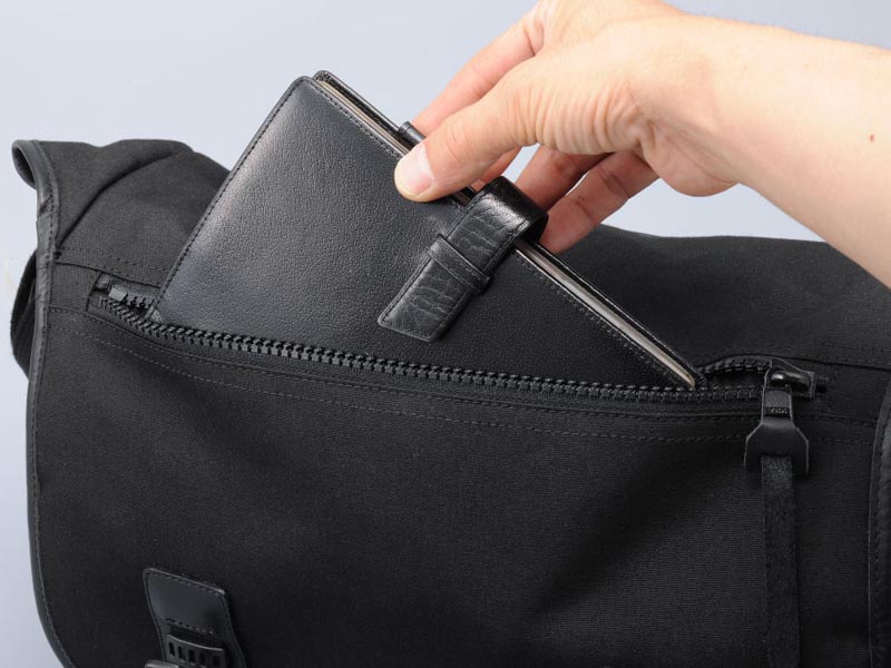 <b>フロントポケット</b>