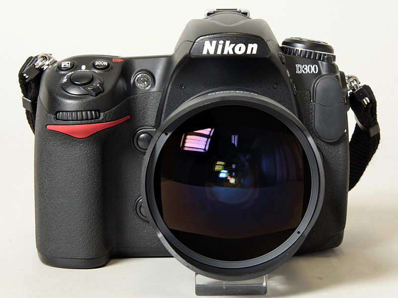<b>D300に装着したところ</b>