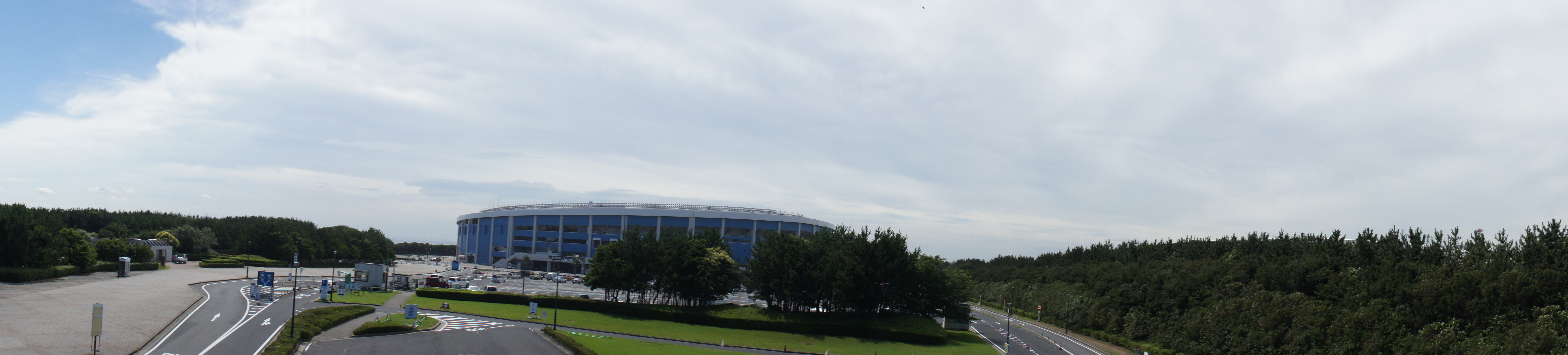 <b>E 18-55mm F3.5-5.6 OSSのワイド端で撮影した「標準」のスイングパノラマ画像<br>NEX-5 / E 18-55mm F3.5-5.6 OSS / 約3.3MB / 8,192×1,856 / 1/250秒 / F11 / 0EV / ISO200 / WB:オート</b>