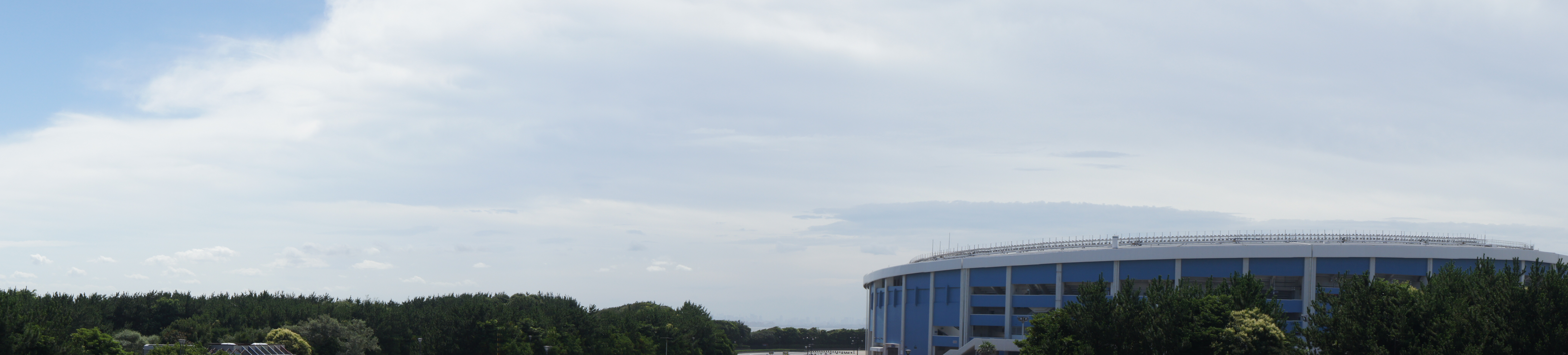 <b>焦点距離を変えてみたところ。こちらは35mm<br>NEX-5 / E 18-55mm F3.5-5.6 OSS / 約2.8MB / 8,192×1,856 / 1/320秒 / F13 / 0EV / ISO200 / WB:オート</b>