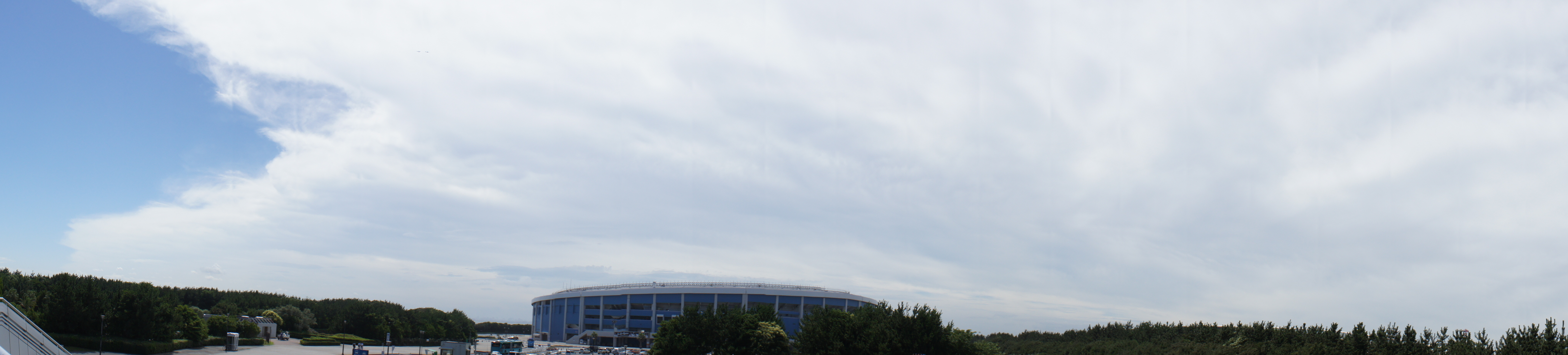 <b>レンズをE 16mm F2.8に変更しての「標準」のパノラマ画像<br>NEX-5 / E 16mm F2.8 / 約2.7MB / 8,192×1,856 / 1/500秒 / F10 / 0EV / ISO200 / WB:オート</b>