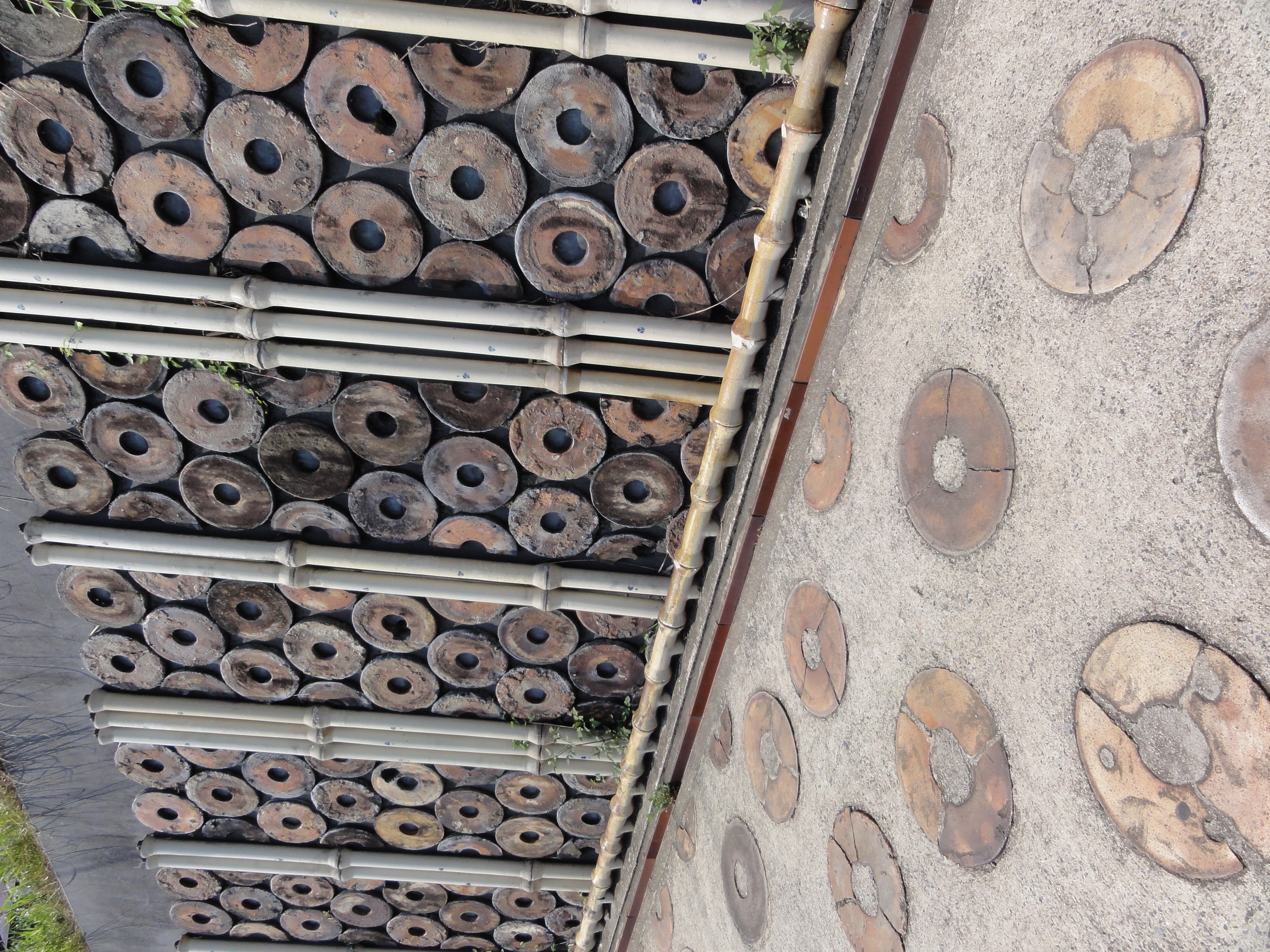 <b>常滑のやきもの散歩道を散策<br>DSC-HX5V / 約4.3MB / 2,736×3,648 / 1/320秒 / F8 / -0.3EV / ISO125 / WB:オート / 4.2mm</b>