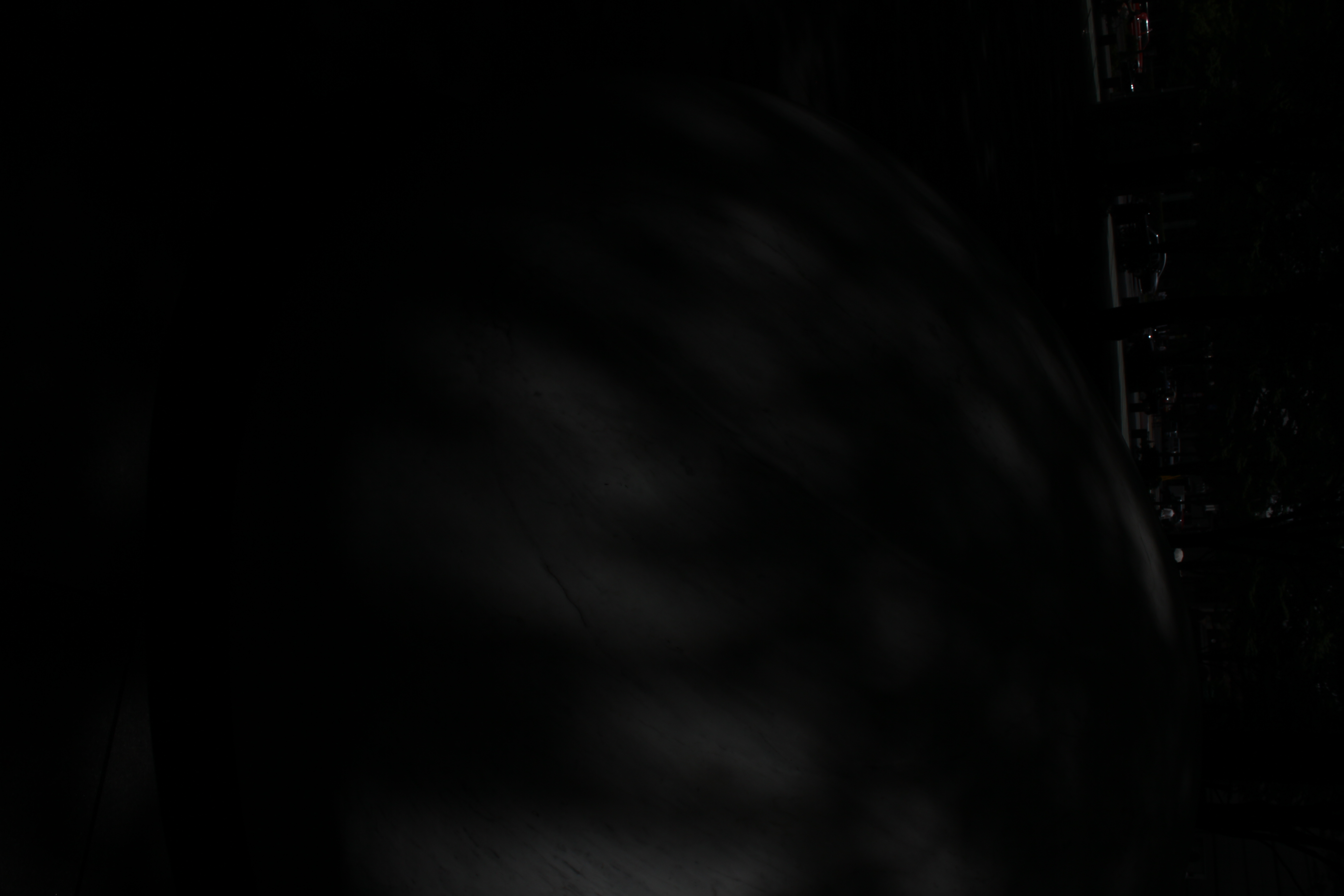 <b>同じ場所でマイナス5段補正で撮ってみた。ほとんど何も見えません。つまらないので、マイナス補正のはやらないことにしました<br>EOS Kiss X4 / EF-S 18-55mm F3.5-5.6 IS / 5,184×3,456 / 1/3200秒 / F9 / -5EV / ISO100 / WB：オート / 18mm</b>