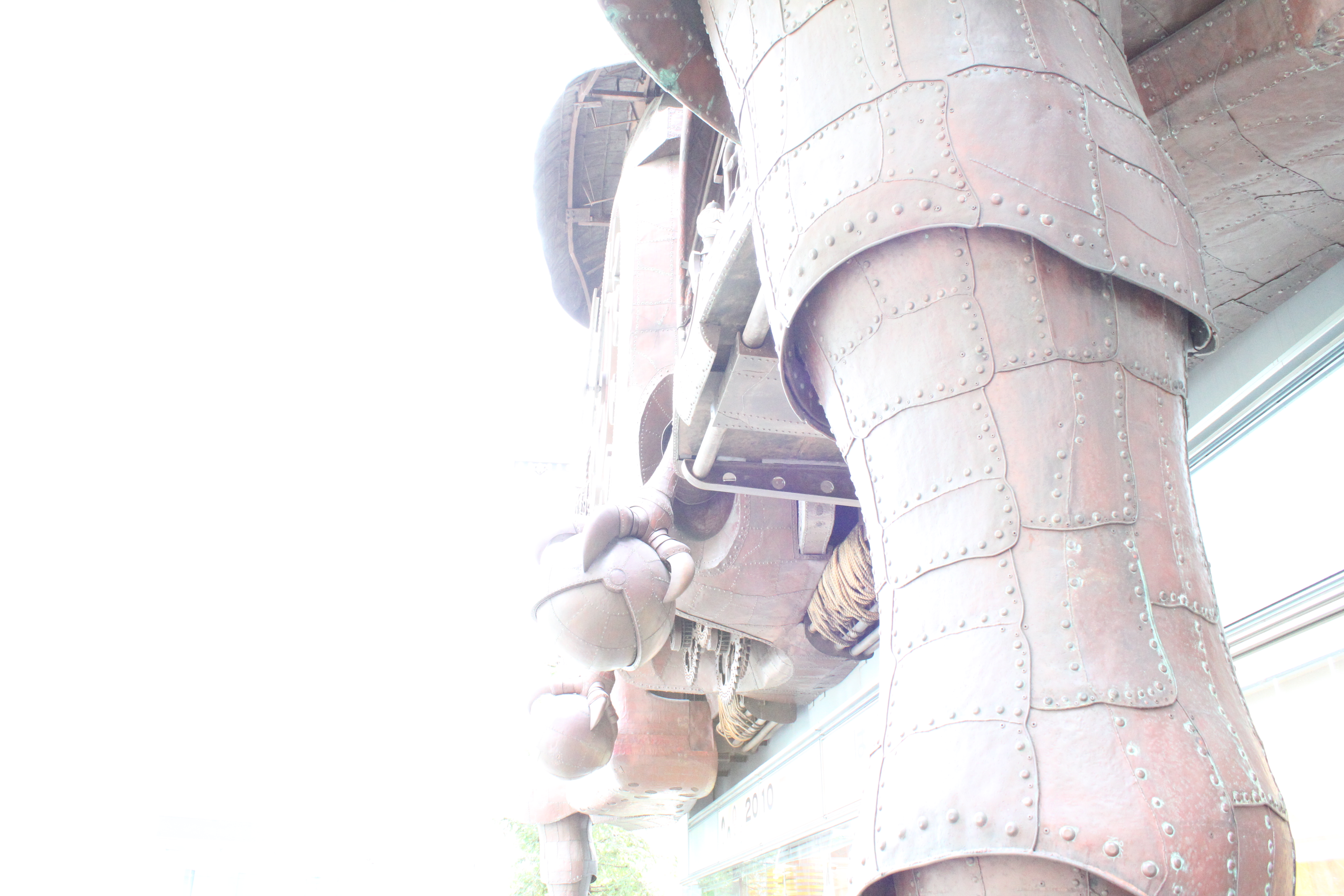 <b>映画とかの爆発シーンで画面がホワイトアウトする直前がこんな感じ<br>EOS Kiss X4 / EF-S 18-55mm F3.5-5.6 IS / 5,184×3,456 / 1/25秒 / F8 / 5EV / ISO3200 / WB：オート / 18mm</b>