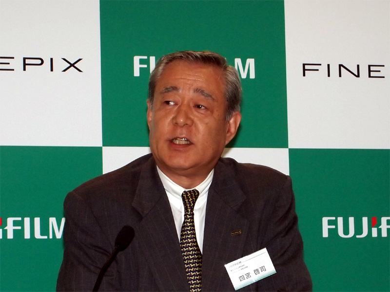 <b>コンシューマー営業本部長 四宮啓司氏</b>