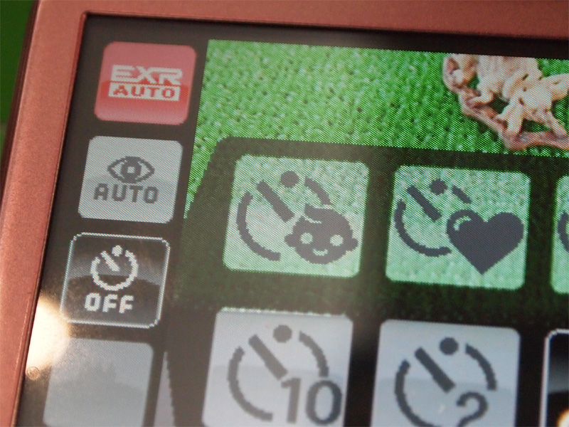 <b>ベビーオートシャッターはセルフタイマーのメニューから利用できる</b>