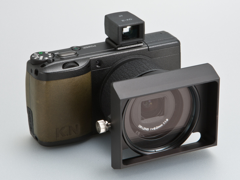 <b>「エコグリーン」は深みと褪せた風合いが特徴のオイルレザーだ。ボディ持ち込みで価格は2万4,150円</b>