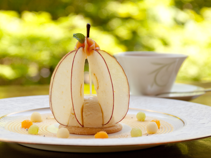 <b>ラウンジで注文できるスイーツ「林檎のクリスタル」</b>