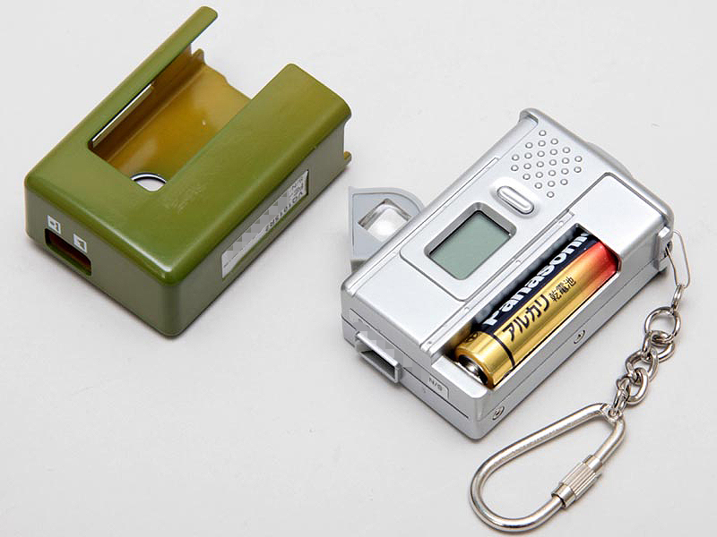 <b>電源は単4電池×1本。エネループも使用できる</b>