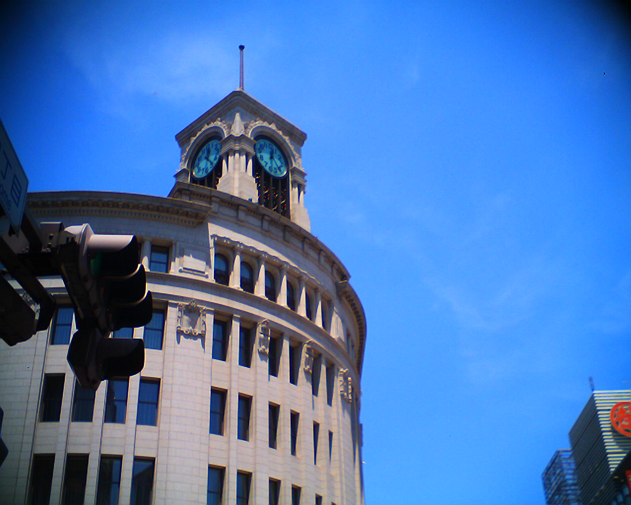 <b>VQ1015R2 / 1,280×1,024 / 1/206秒 / F2.8 / 0EV / ISO60 / オート / WB:オート</b>