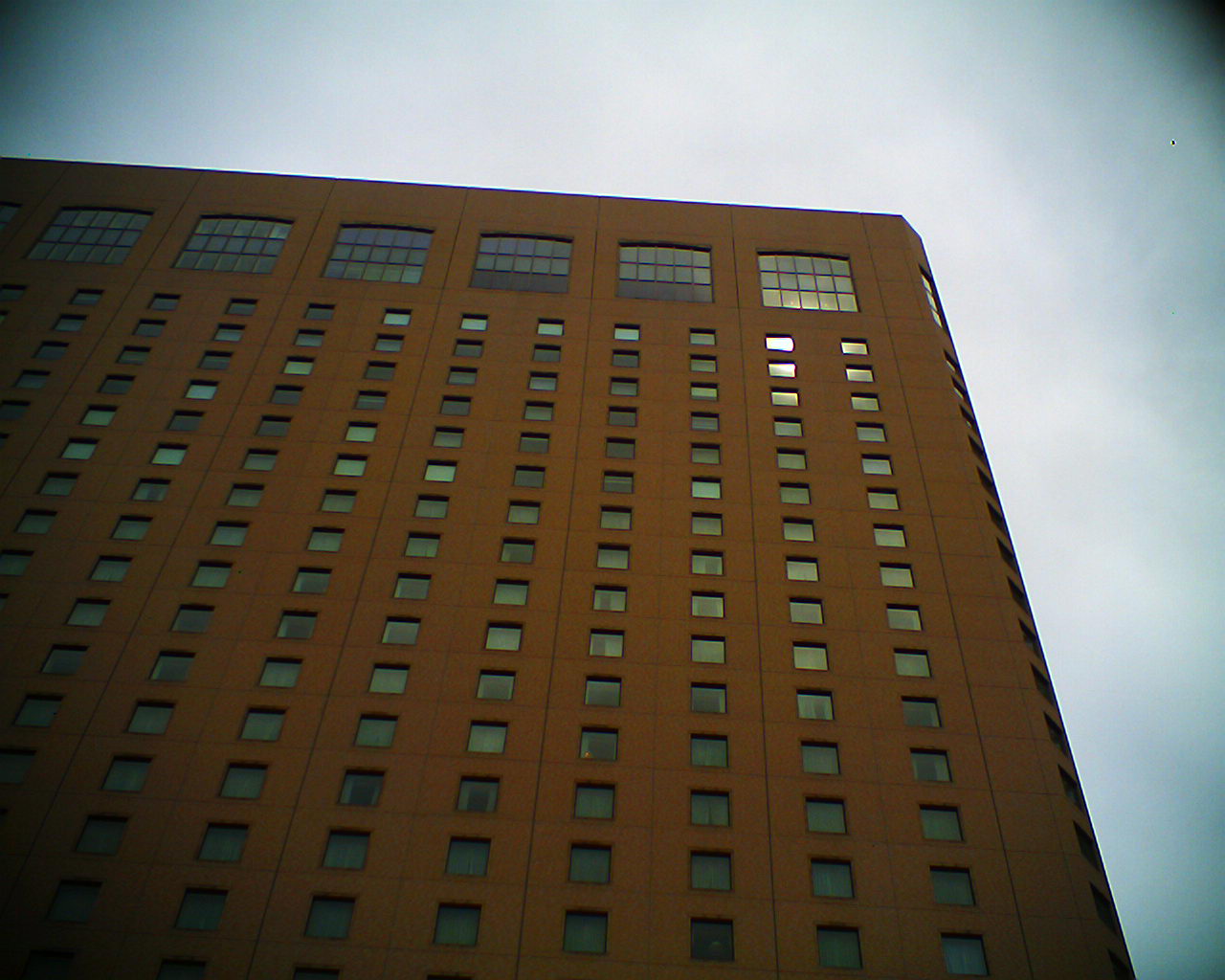 <b>VQ1015R2 / 1,280×1,024 / 1/413秒 / F2.8 / 0EV / ISO60 / オート / WB:オート</b>