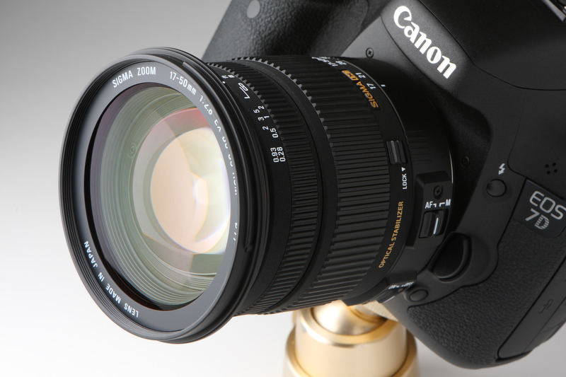 <b>EOS 7Dに装着。定価は8万6,940円。キヤノン用、ニコン用が発売済み。シグマ用、ソニー用、ペンタックス用は発売日未定</b>