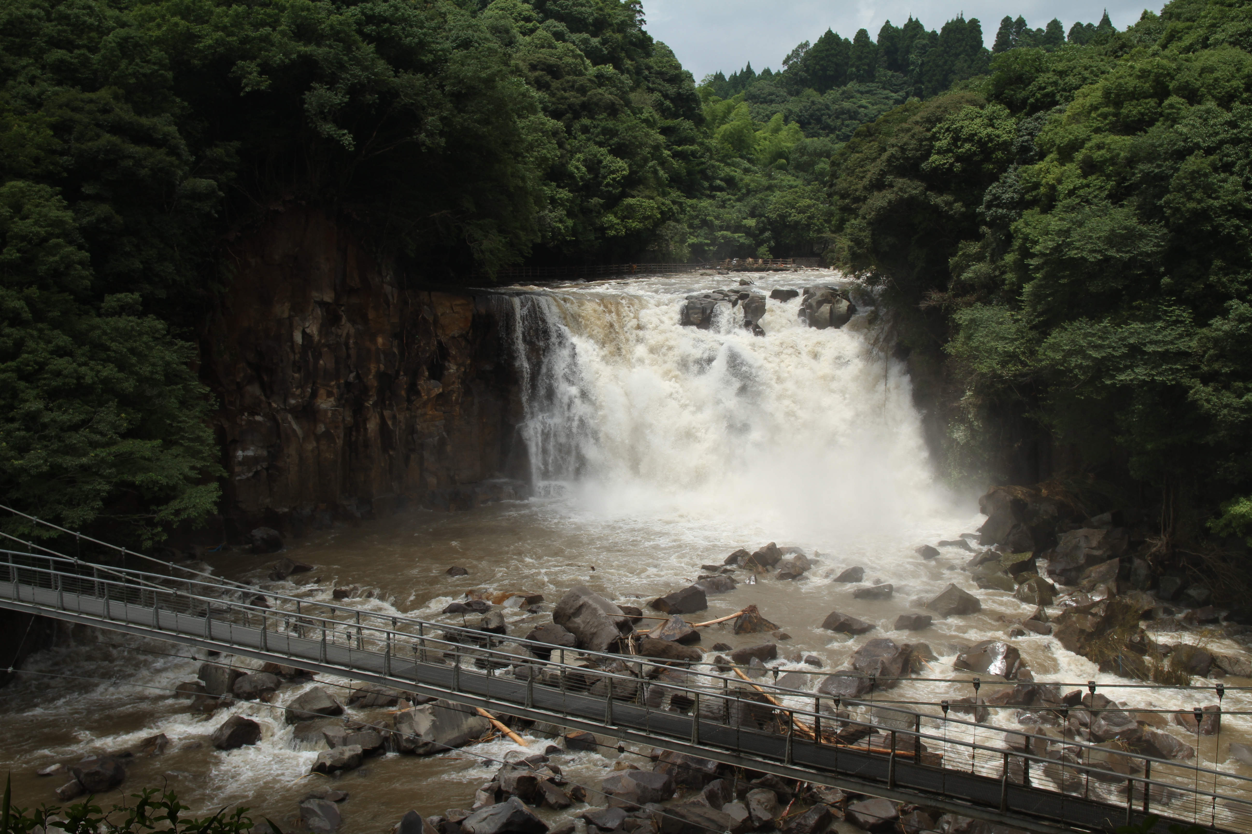 <b>EOS 7D / 17-50mm F2.8 EX DC OS HSM / 約6.3MB / 5,184×3,456 / 1/320秒 / F8 / +0.3EV / ISO100 / WB:太陽光 / 25mm</b>