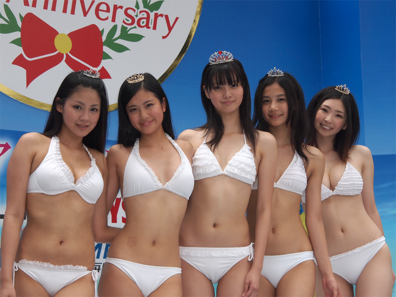 <b>ミスマガジン2010の各賞受賞者。左から立花陽香さん、川嶋麗惟さん、新川優愛さん、清水富美加さん、日向泉さん</b>