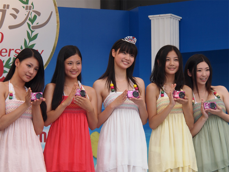 <b>グランプリの新川優愛さんがEXILIM賞も受賞</b>