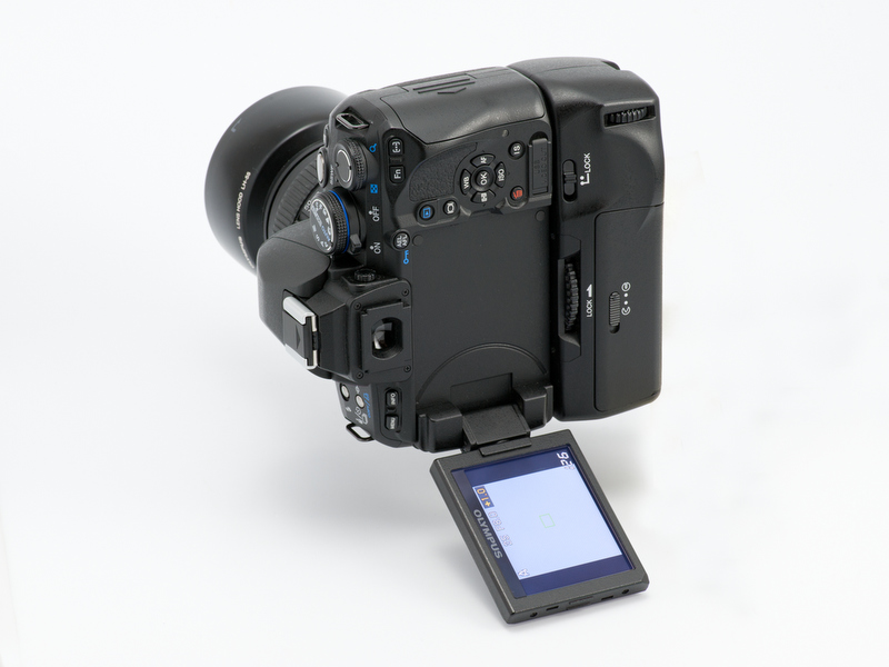 <b>で、ライブビューなのだが、HLD-5を装着している場合は、縦位置に持ってウエストレベルで構えるのが思いのほかしっくりくる</b>