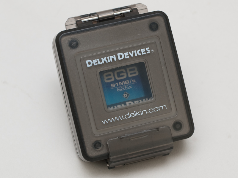 <b>専用の防水ケースを同梱する</b>