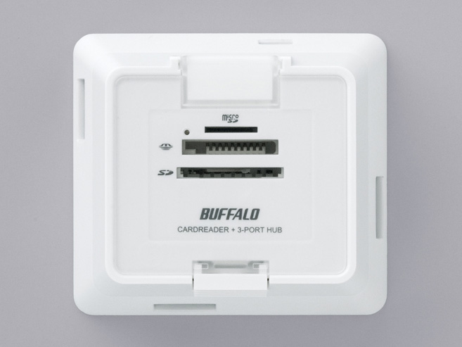 <b>メディアスロットを上面に配置</b>