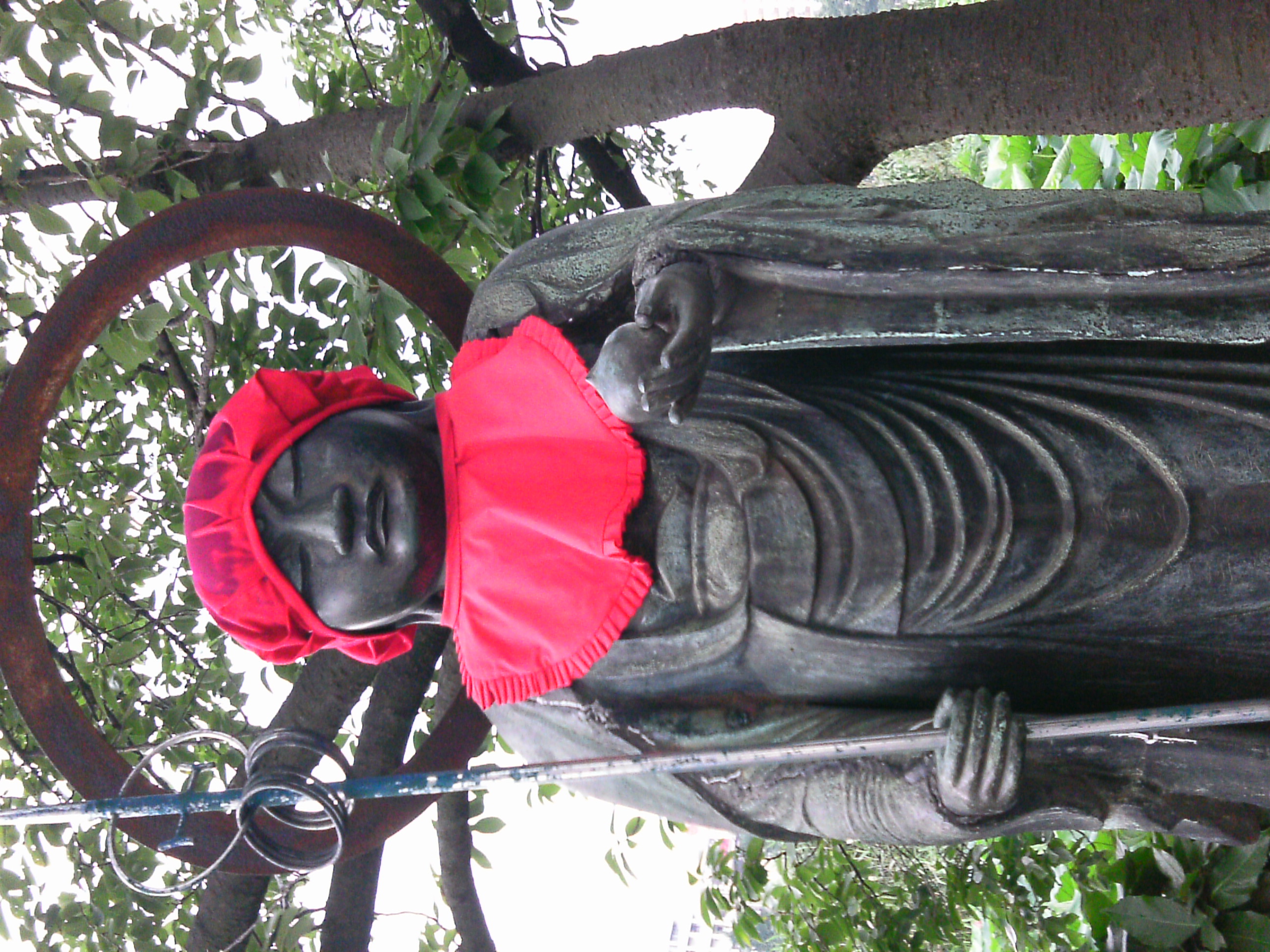 <b>縦位置で撮影することで横に引き伸ばした絵も撮れる<br>EZ Digital F537IR / 2,592×1,944 / 1/50秒 / F3.2 / 0EV / ISO72 / WB:オート / 5mm</b>