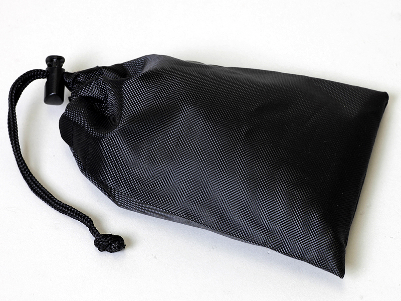 <b>専用ポーチが付属する</b>