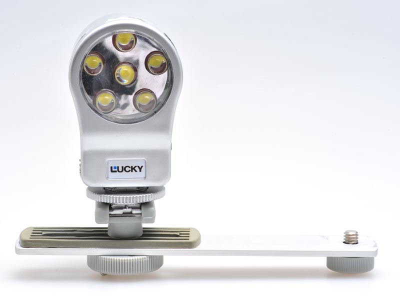 <b>LL-6。付属のシューブラケットを装着した状態</b>