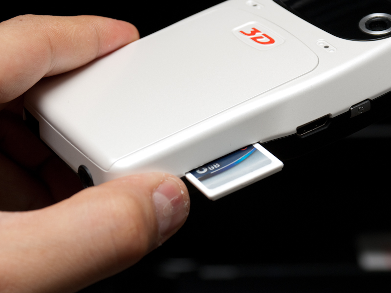 <b>32GBまでのSDHC/SDメモリーカードが使用可能。SDXCメモリーカードには非対応</b>