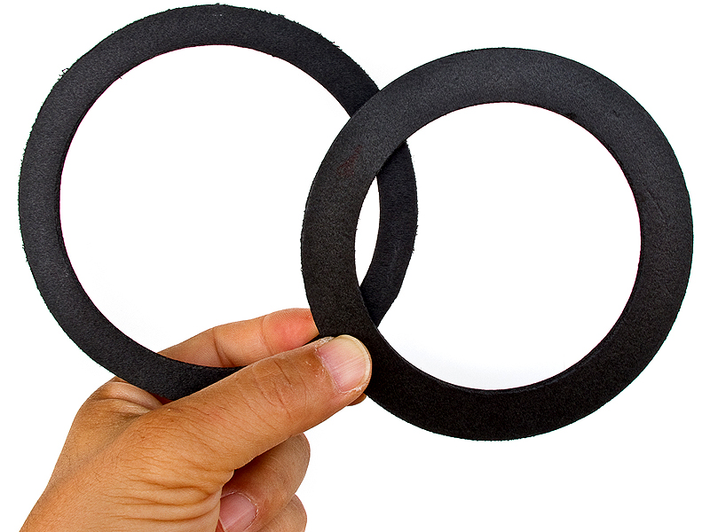 <b>サークルカッターで自作した90mm径と80mm径の対物絞り</b>