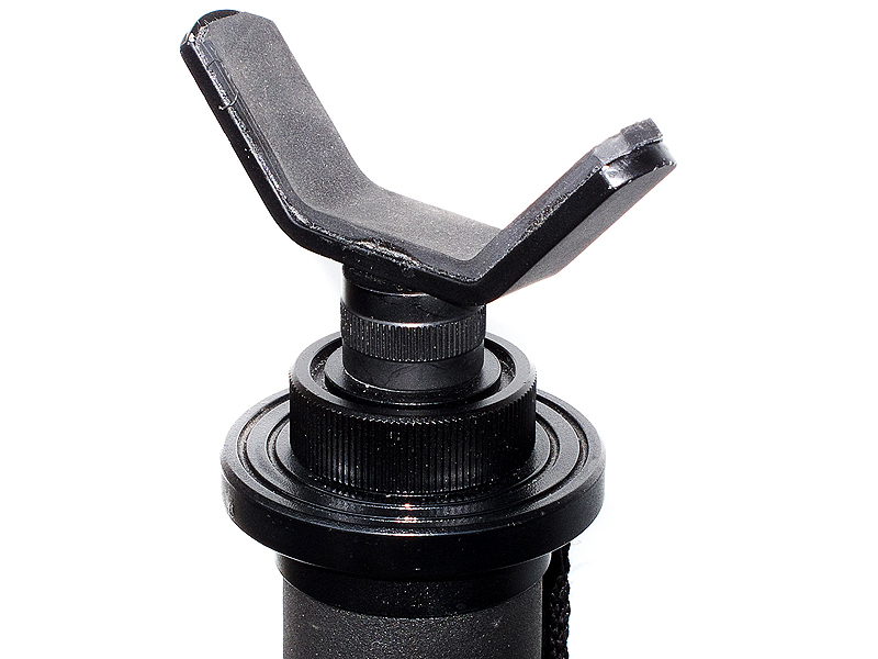 <b>ボーグから発売されているY字型サポート「HT-2」。底部にカメラネジ穴があるので、一脚や三脚に取り付けると、101EDIIのような大きなレンズでも半手持ちで楽に撮影できる</b>