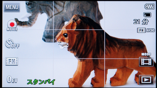 <b>画面左上の「MOVIE」ボタンでも動画は撮れるが、撮影モードを「動画」にしたほうが、実際に写る範囲を前もって確認できて安心だ</b>