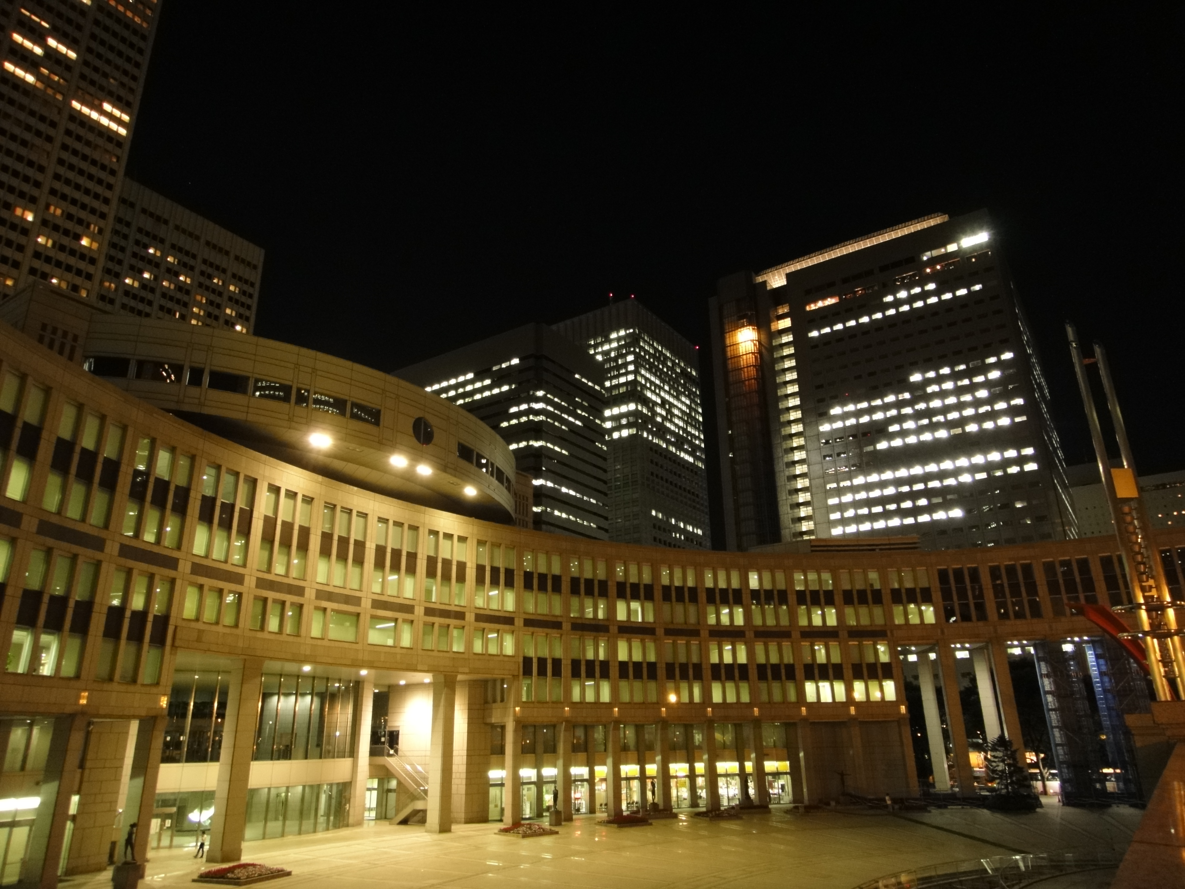 <b>手持ち夜景<br>4,000×3,000 / 1/8秒 / F3.5 / 0EV / ISO1250 / WB:太陽光 / 4.43mm（25mm相当）</b>