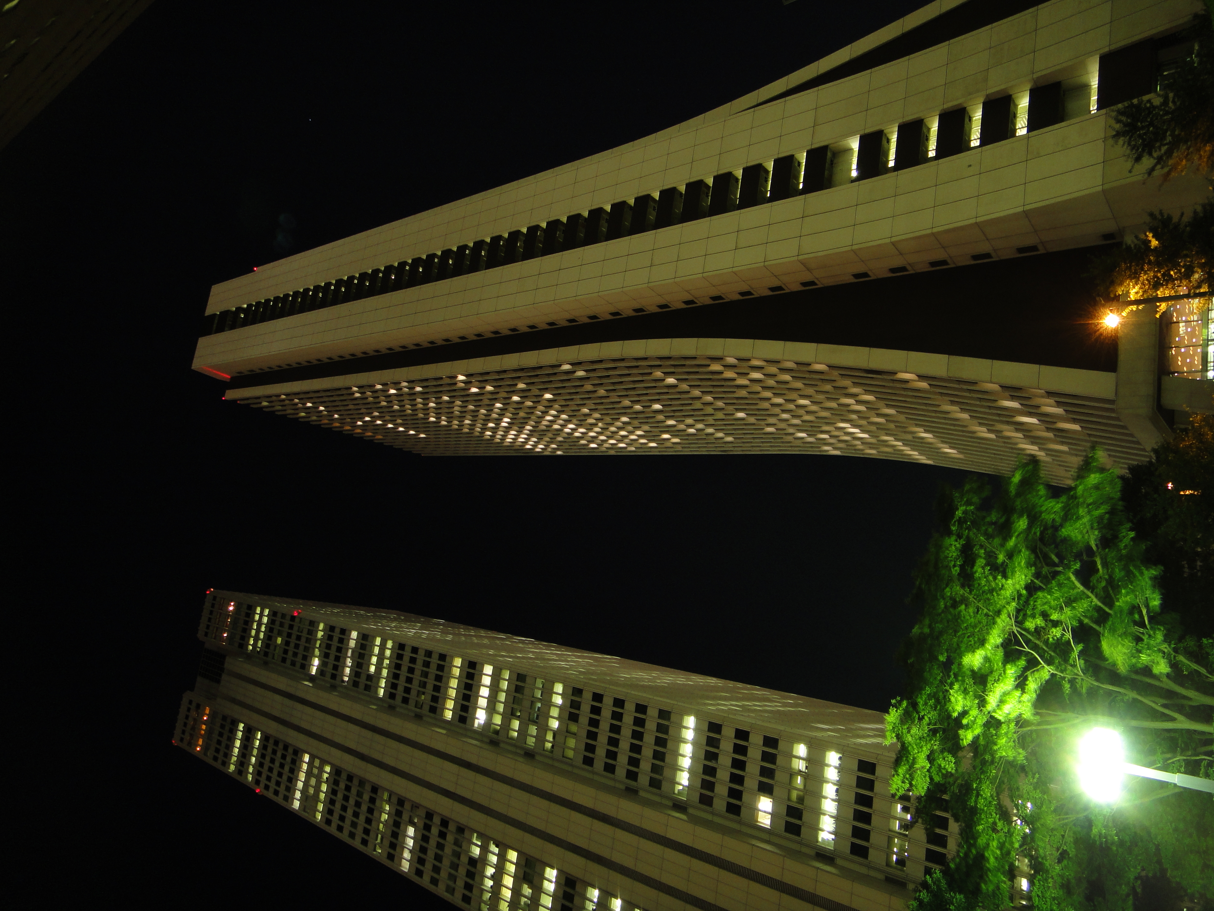 <b>「プログラムオート撮影」モードだとシャッター速度が1秒までになってしまう。夜景を撮るにはもう少し低速側も欲しい<br>4,000×3,000 / 1秒 / F3.5 / 0EV / ISO125 / WB:太陽光 / 4.43mm（25mm相当）</b>