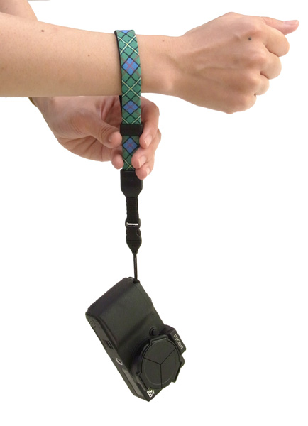 <b>手首周りを締められるアジャスターを装備</b>