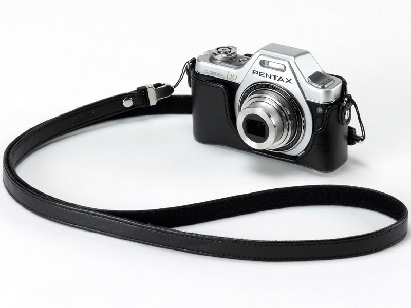 <b>Optio I-10クラシックシルバーにO-CC102ブラックを装着</b>