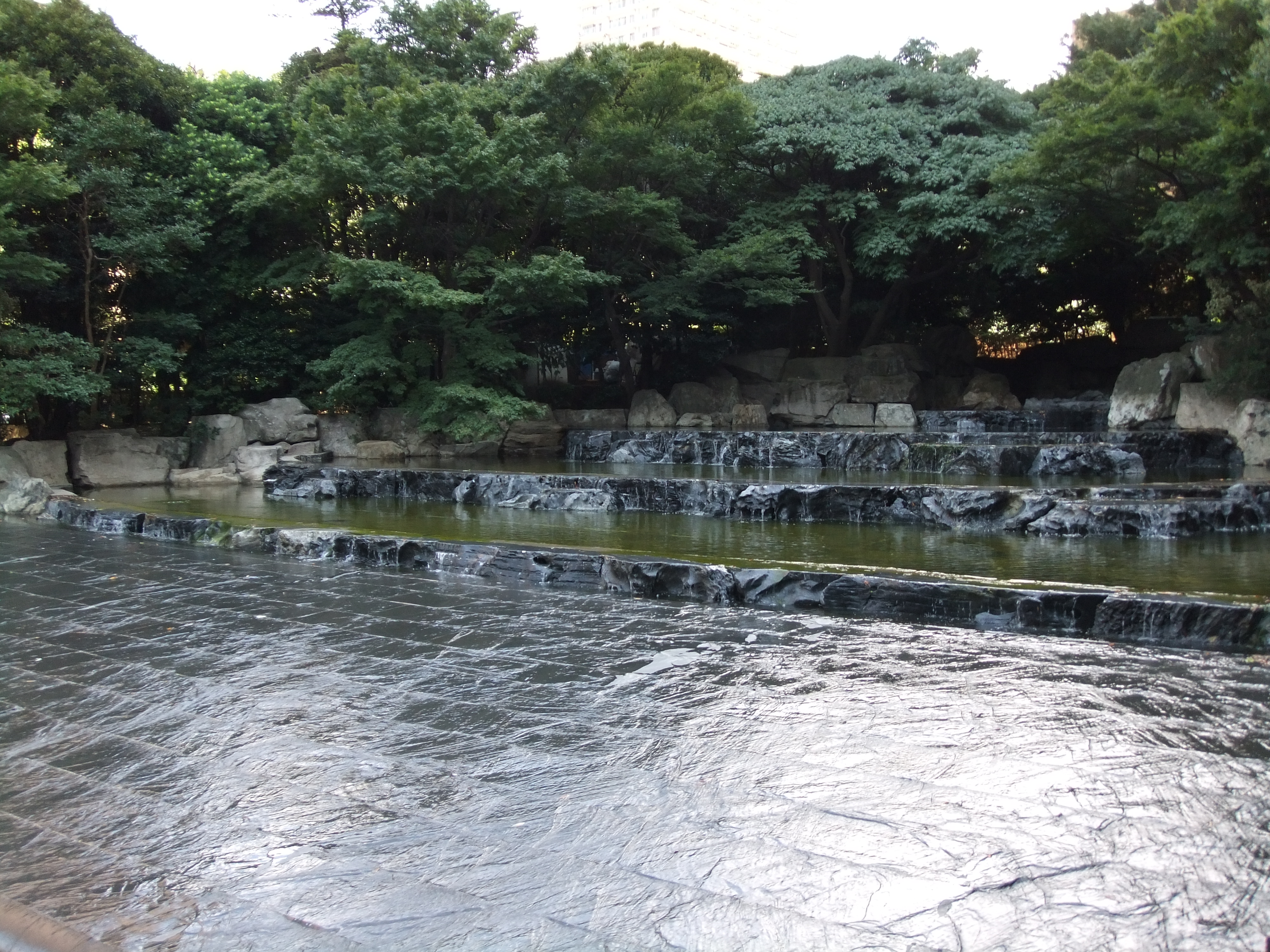 <b>広角端6.4mm（35mm相当）<br>FinePix Z800EXR / 4,000×3,000 / 1/60秒 / F3.9 / -0.3EV / ISO100 / WB:オート</b>