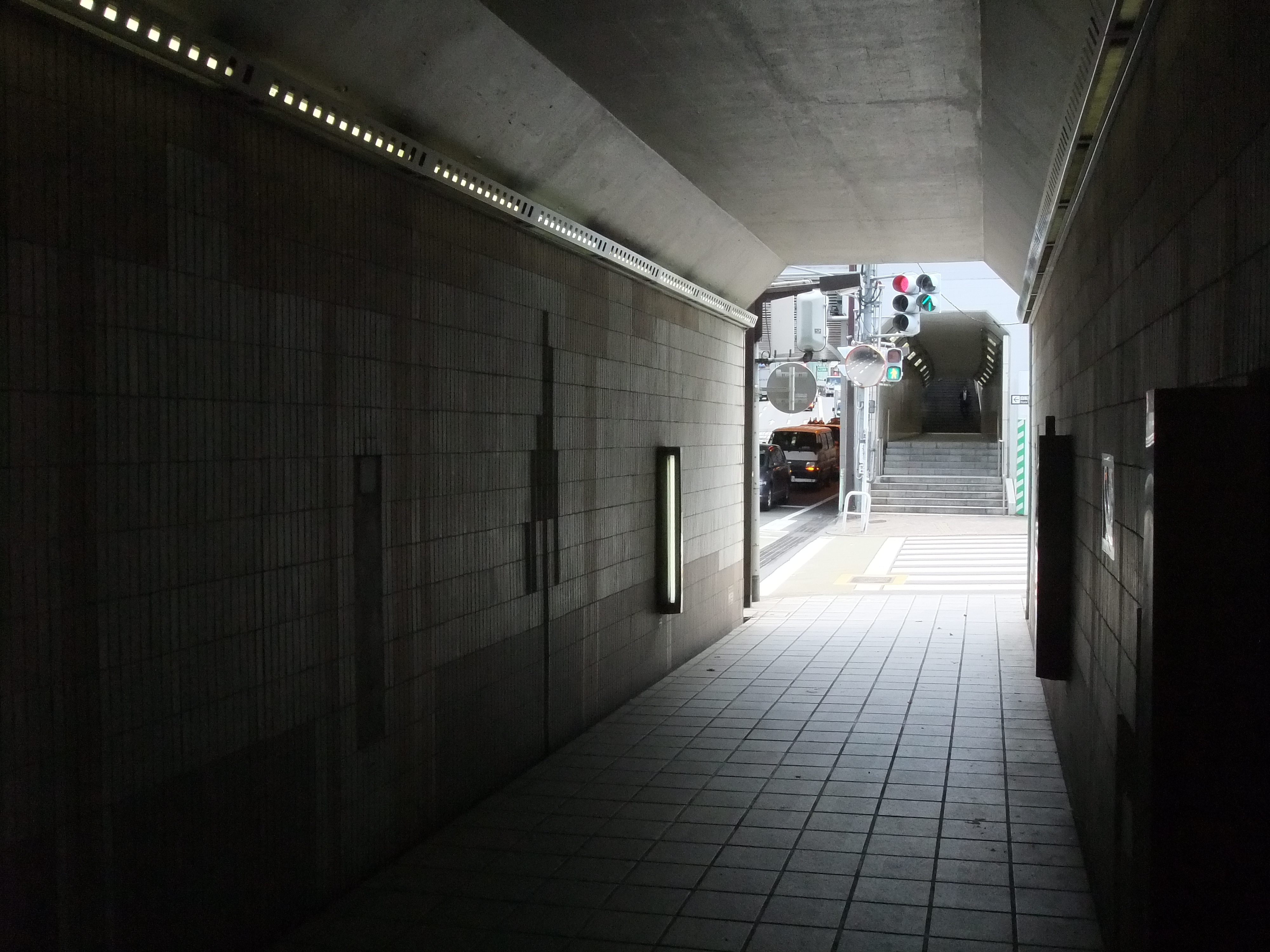 <b>ダイナミックレンジ：400%<br>FinePix Z800EXR / 4,000×3,000 / 1/100秒 / F6.4 / -0.7EV / ISO400 / WB:オート / 6.4mm（35mm相当）</b>