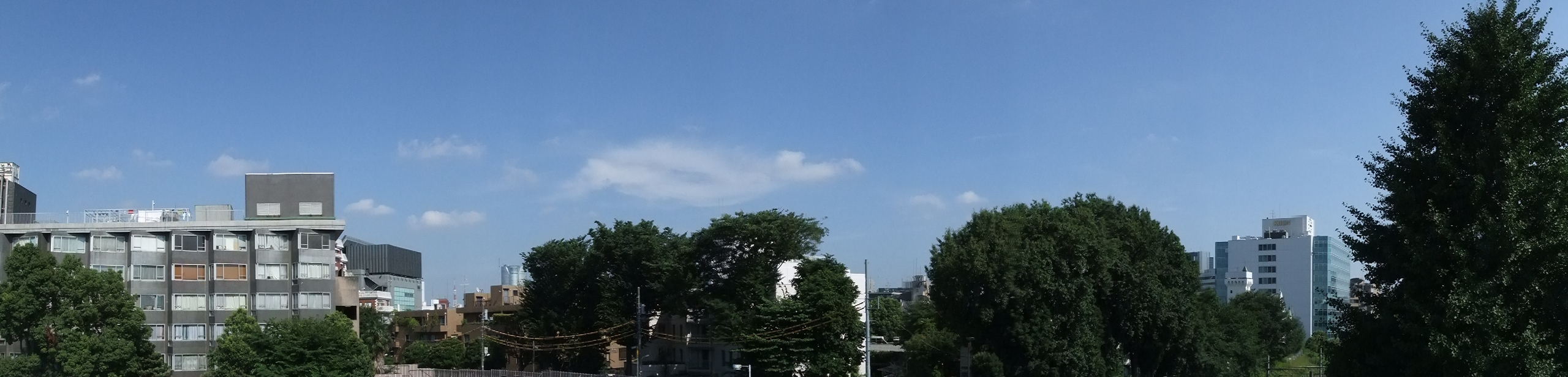 <b>ぐるっとパノラマ：120度<br>FinePix Z800EXR / 2,560×616 / 1/900秒 / F6.4 / 0EV / ISO200 / WB:オート / 6.4mm（35mm相当）</b>