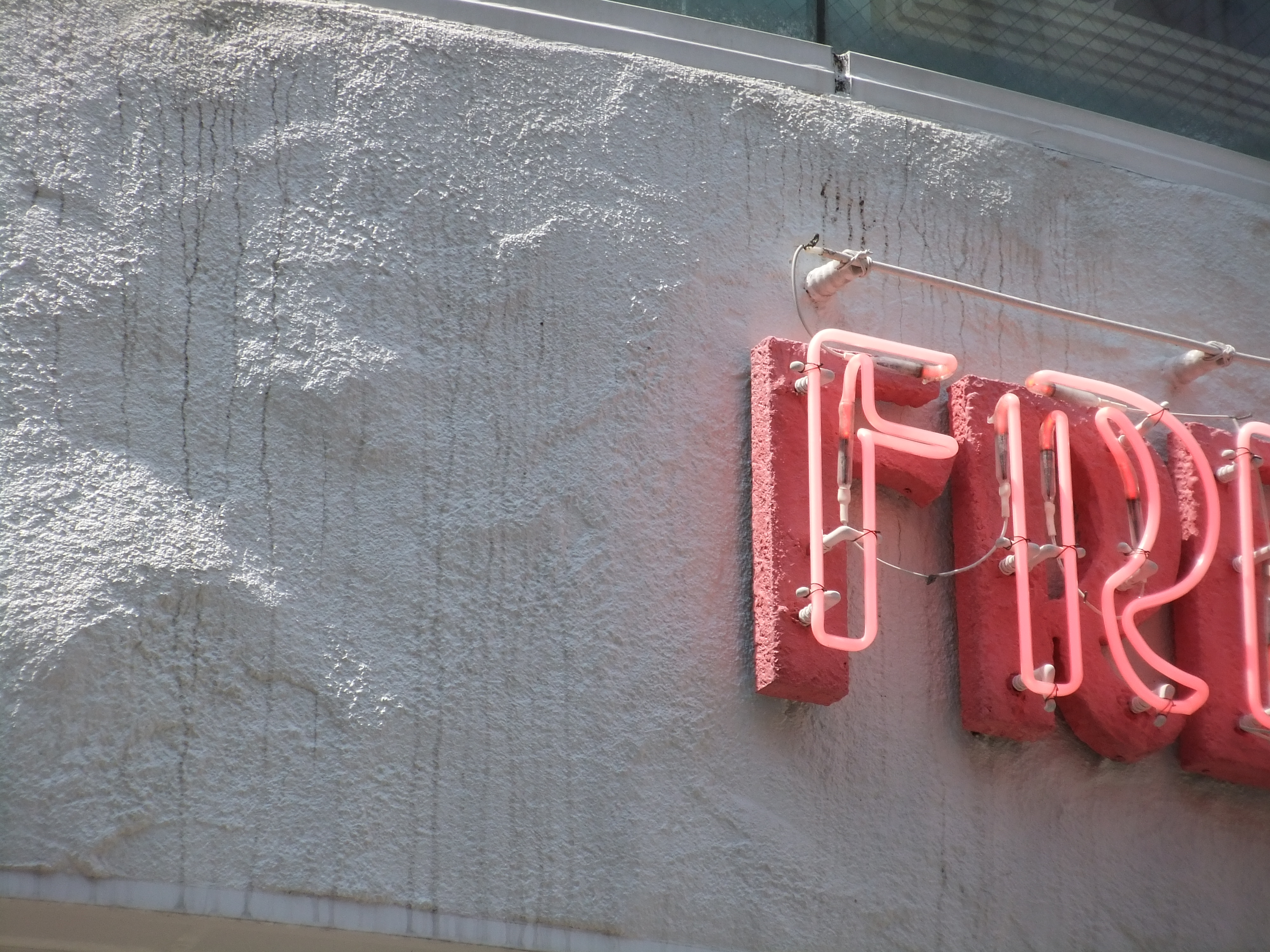 <b>絞りF8でも四隅はちょっとアマい。もしかすると、歪曲収差補正の悪影響なのかもしれないけれど<br>FinePix Z800EXR / 4,000×3,000 / 1/125秒 / F8 / 0EV / ISO100 / WB:オート / 28.9mm（158mm相当）</b>